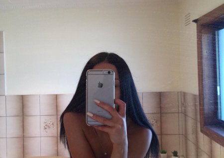 Селфи девушек в зеркале