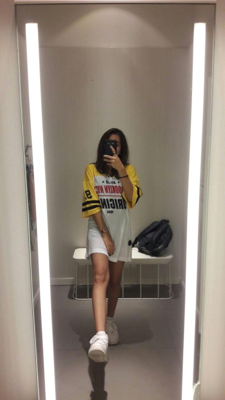 Девушка в зеркале