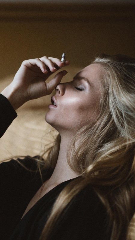 Девушки с сигаретой