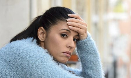 Расстроенная девушка