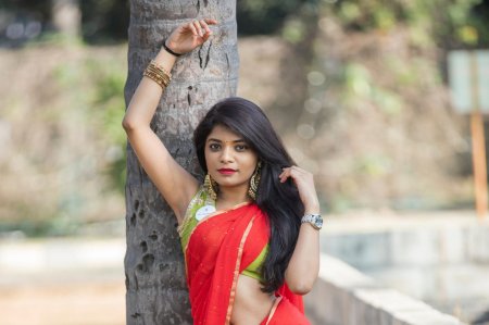 Длинноволосые индийские девушки