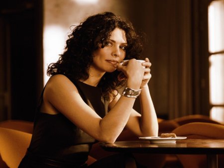 Женщина в кафе