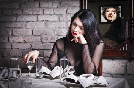 Девушка в ресторане