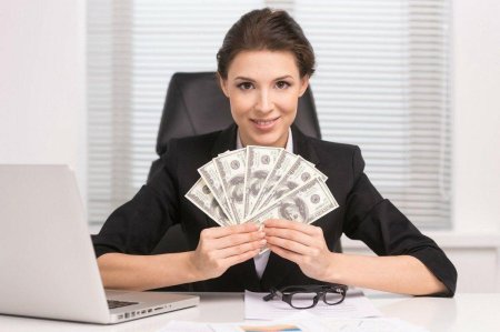 Женщина с деньгами