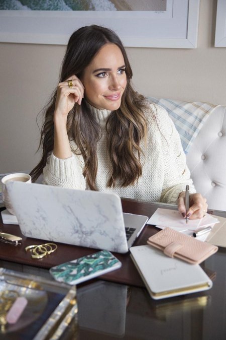 Девушка дизайнер