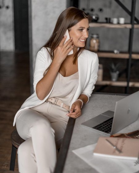 Фотосессия в деловом стиле для девушки