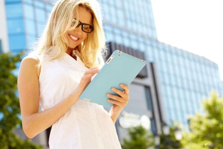 Успешная женщина блондинка