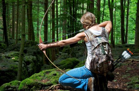 Девушка с луком и стрелами