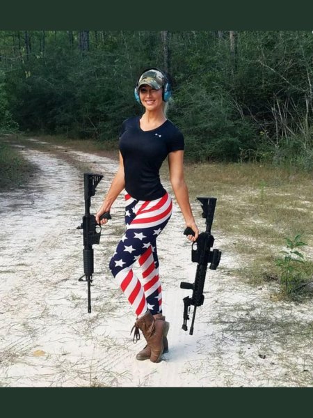 Девушки с оружием