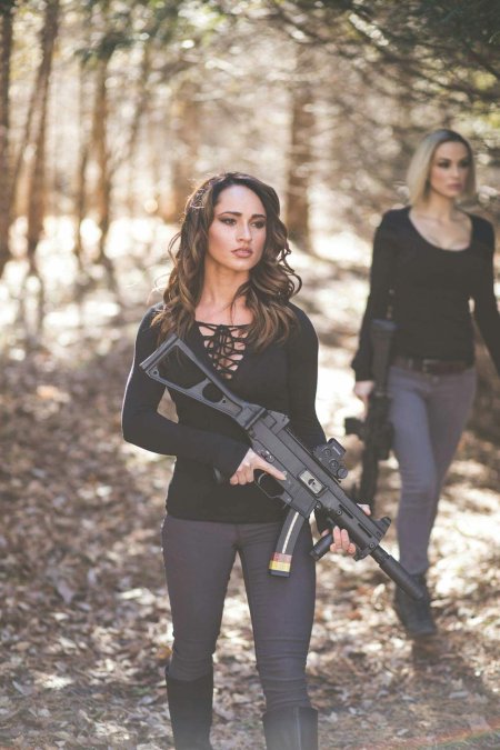 Девушки с пистолетом