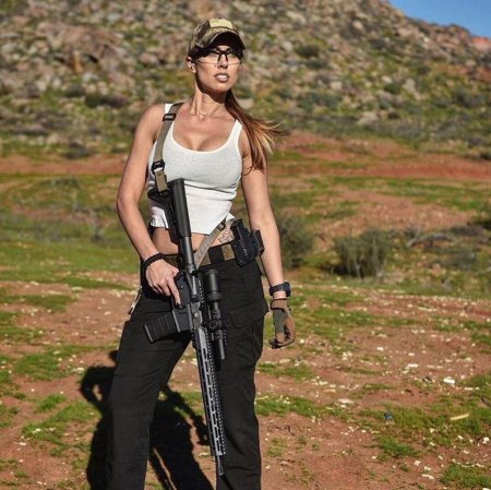 Девушка милитари