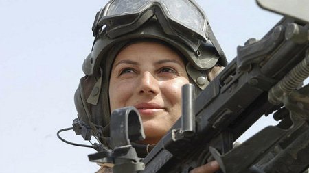 Женщина военная