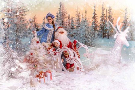 Новогодний фон с дедом морозом и снегурочкой