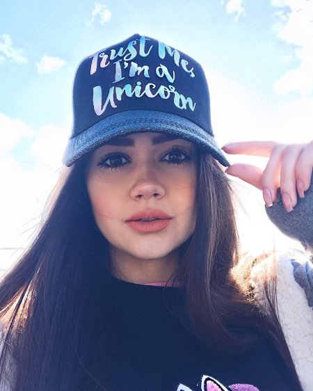 Красива девушка