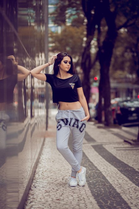 Брюнетки в спортивном стиле