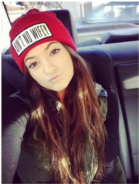 Кайли дженнер в кепке