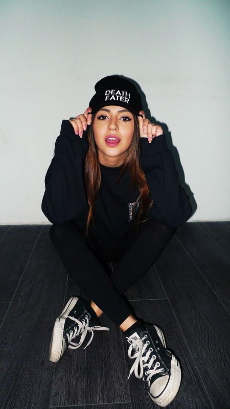 Крутая девушка