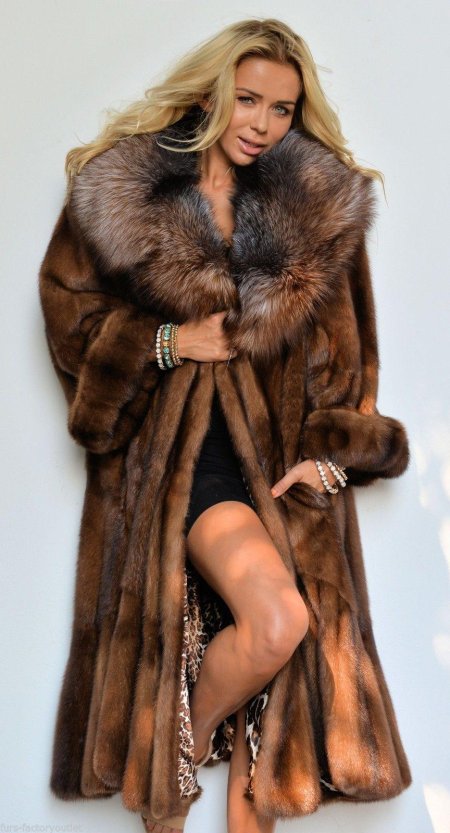 Шуба с большим воротником