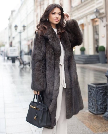 Модели пальто с мехом