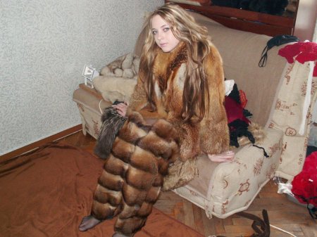 Связанная в шубе