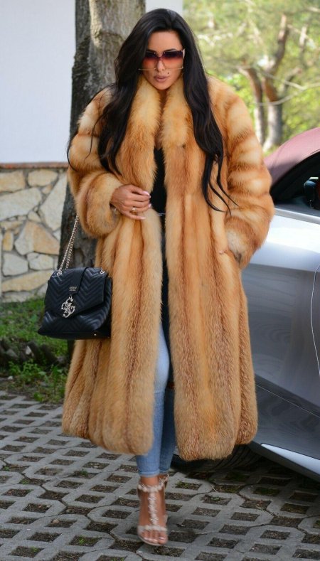 Пальто меховое