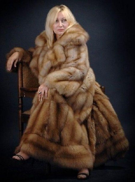 Дама в шубе