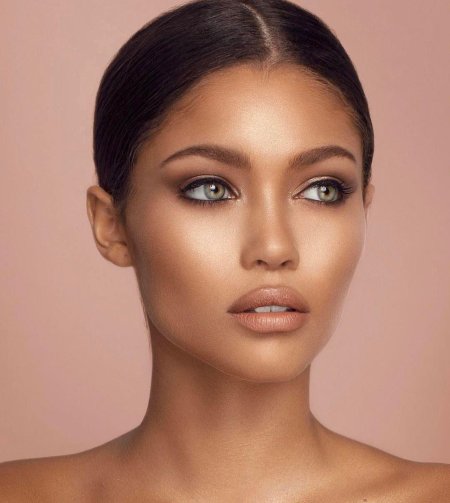 Макияж на загорелое лицо