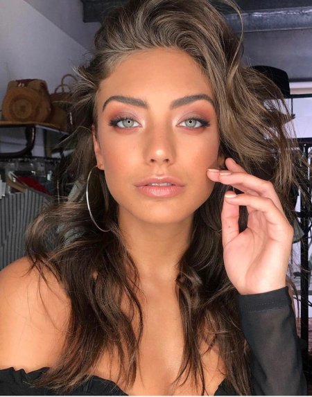 Вечерний макияж на загорелое лицо