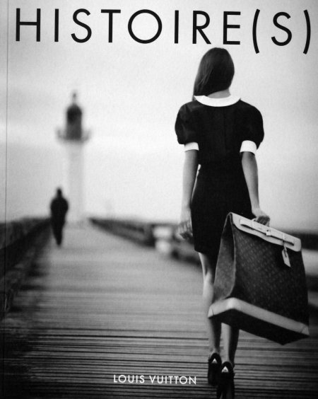 Девушка с чемоданами