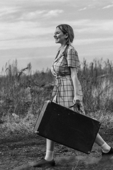 Клаудия кардинале девушка с чемоданом