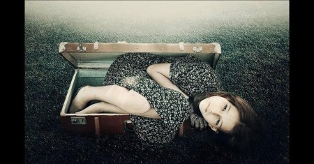 Девушка в чемодане