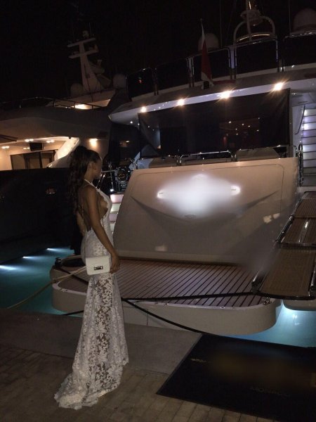 Богатая жизнь девушки