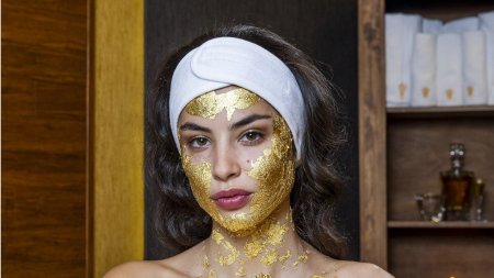 Золотая маска клеопатры для лица