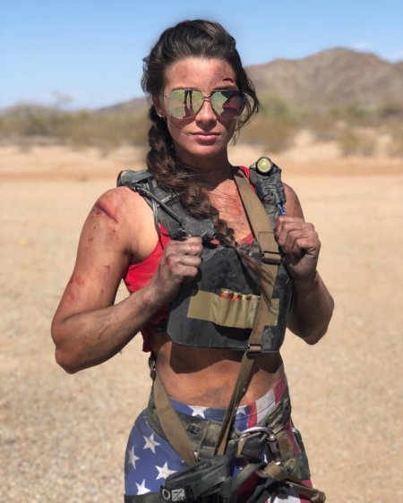 Девушка военной форме