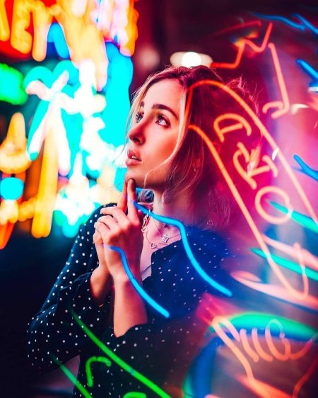 Портрет в неоновом стиле