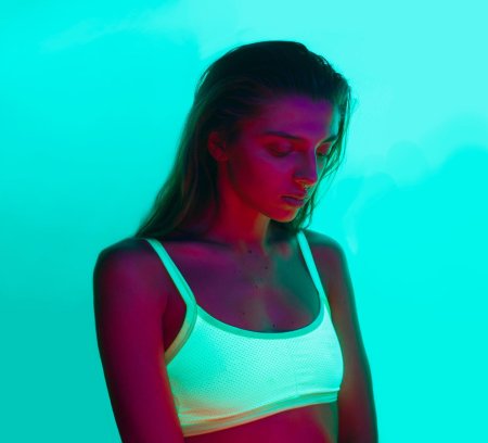 Неон девушка