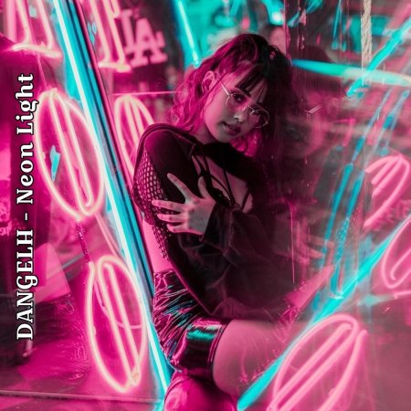 Девушка в неоне