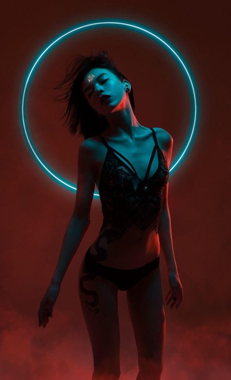 Девушка неон