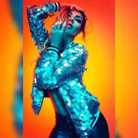 Неон девушка