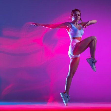 Спорт девушка неон