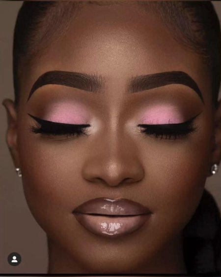 Розовый макияж глаз