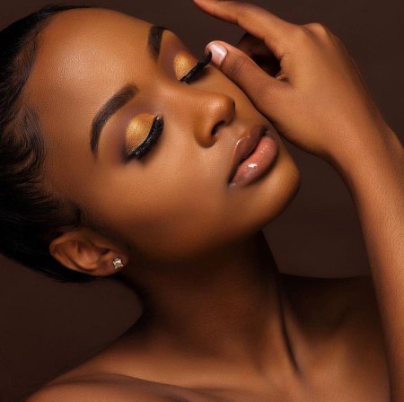 Адриана махогани чернокожая модель