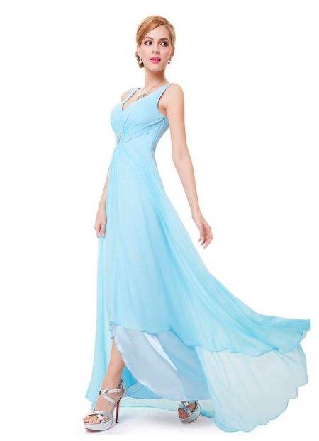 Нежно голубое платье