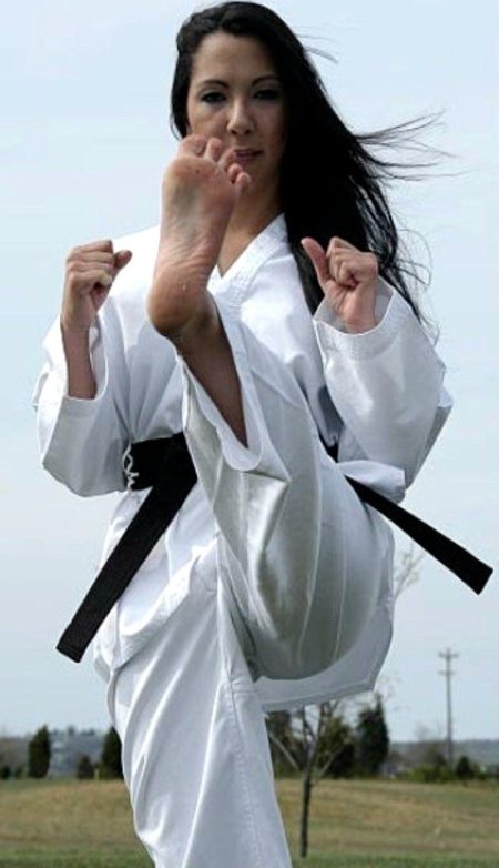 Каратэ женщины ногами