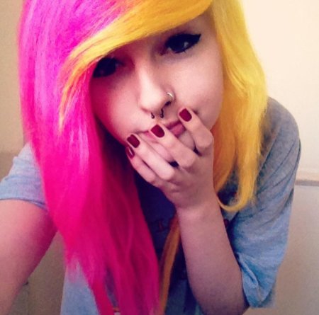 Розовые волосы