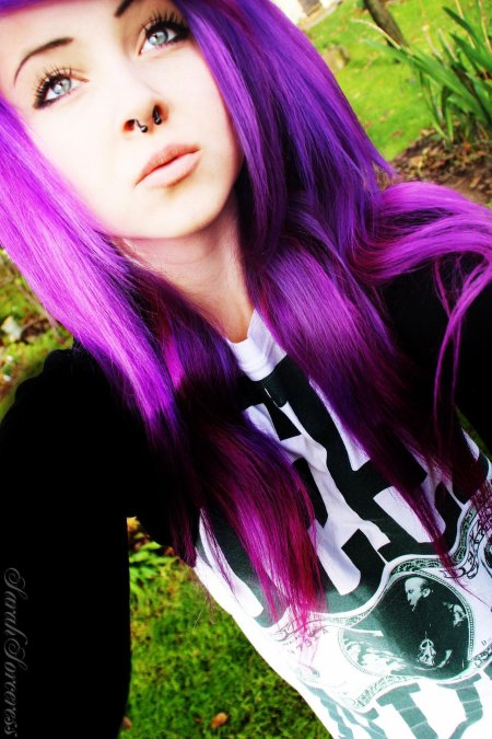 Эмо с фиолетовыми волосами
