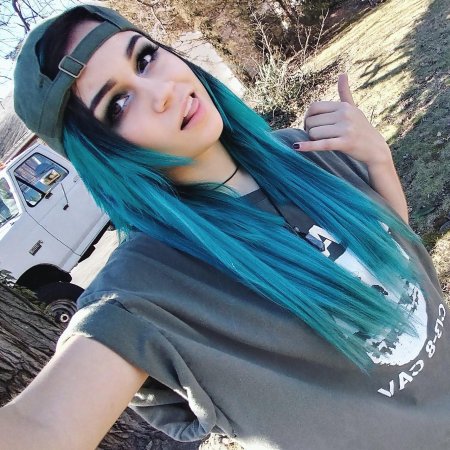 Синие волосы