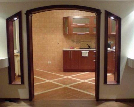 Арка в дверной проем на кухню