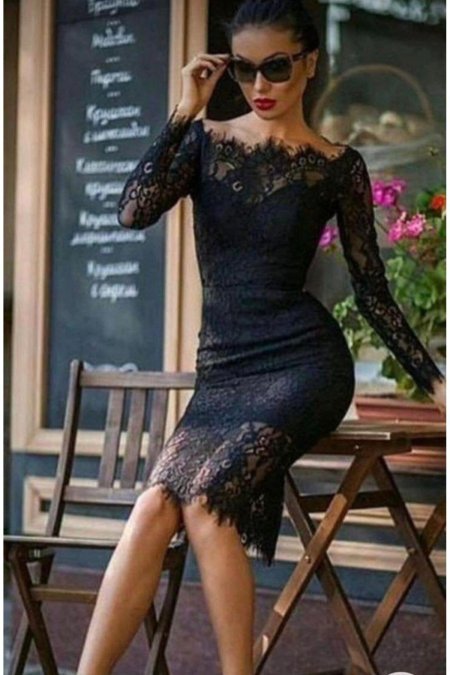 Девушка в черном кружевном платье