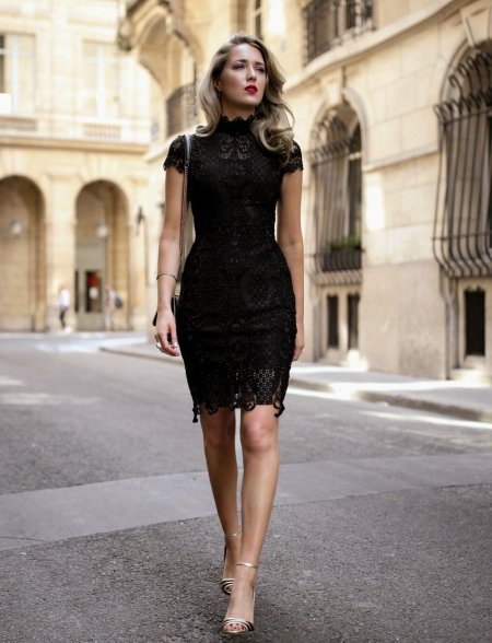 Стильное платье